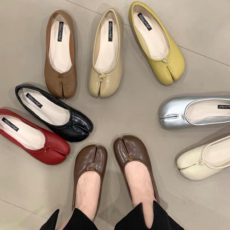 Tabi Sepatu Flatshoes Wanita