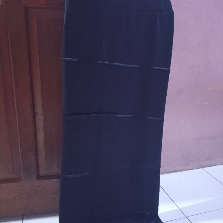 Rok span hitam scuba Preloved (panduan ukuran BACA DESKRIPSI)