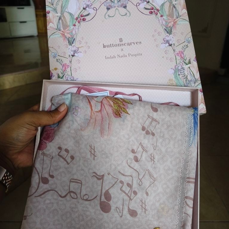 nada fis buttonscarves preloved