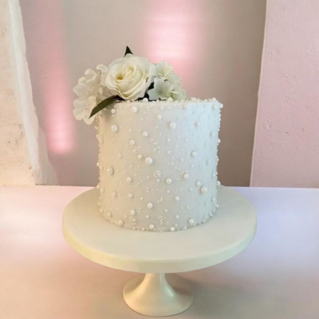 mini weding //premium cake//Bride to be