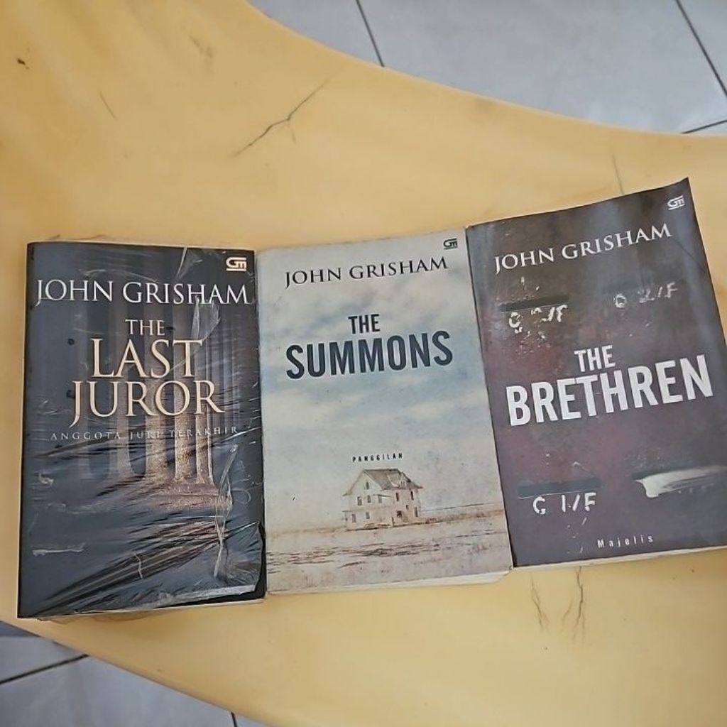 Novel The Firm/The Pelican Brief/Innocent Man/Majelis/Panggilan oleh John Grisham
