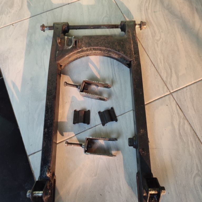 swing arm/capit urang Megapro Primus ori