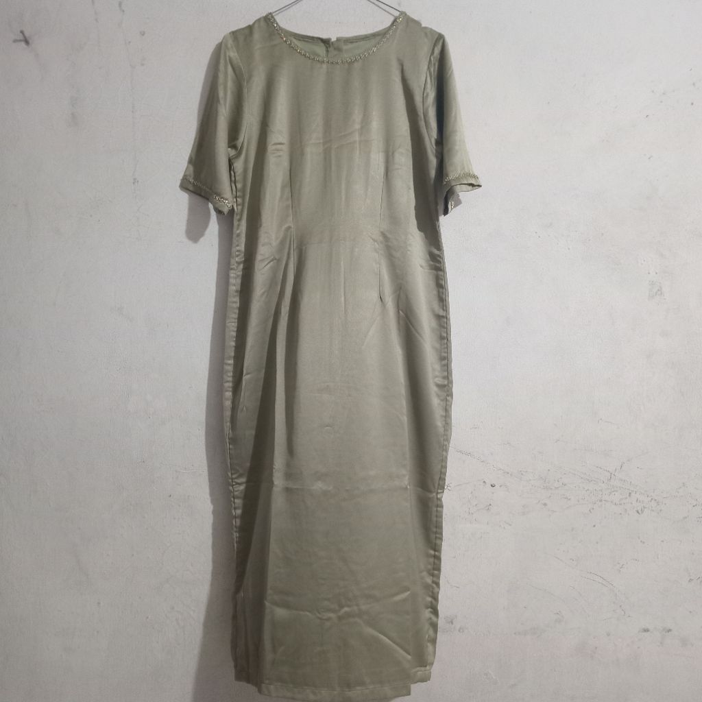 Long Dress Satin Sage Untuk Pesta || Preloved