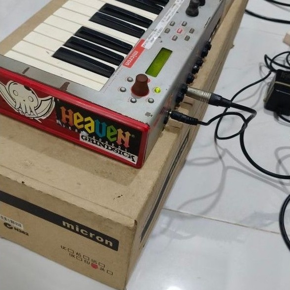 Synthesizer Alesis micron