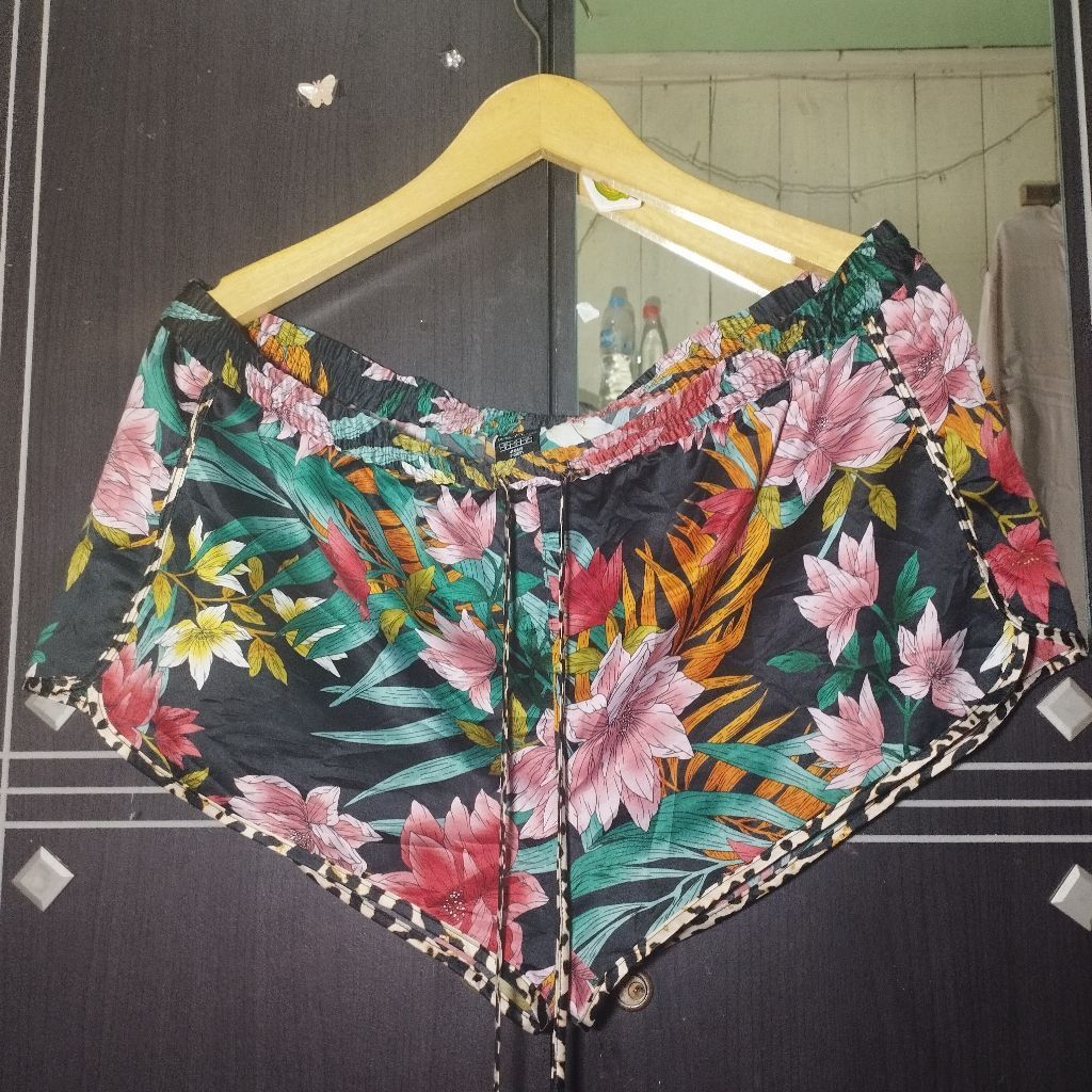 CELANA PENDEK SATIN BUNGA BRAS N THINGS JUMBO TALI SERUT +ADMIN SHOPEE