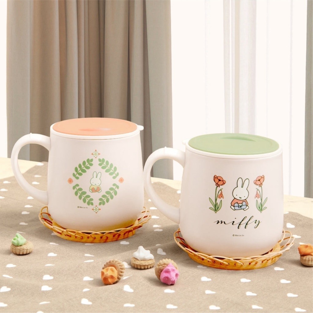 snoopy snapware cup set / miffy pyrex cup