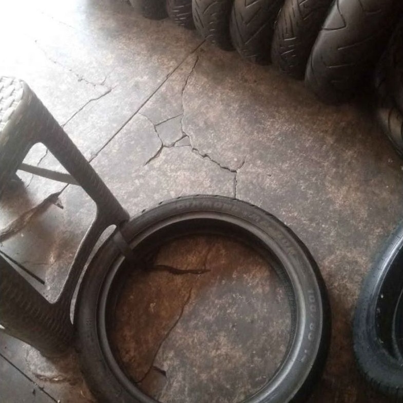 BAN MAXXIS DIAMOND 100/80 RING 14