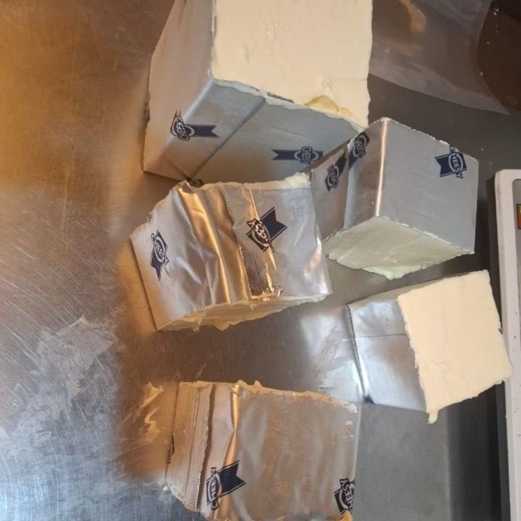 CREAM CHEESE CHESSY REPACK -+ 200 G KEMASAN VACUM/ KRIM KEJU