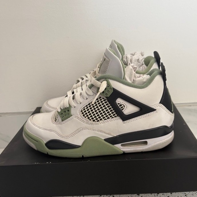 Jordan 4 retro olive green wmns size 40 second ORI