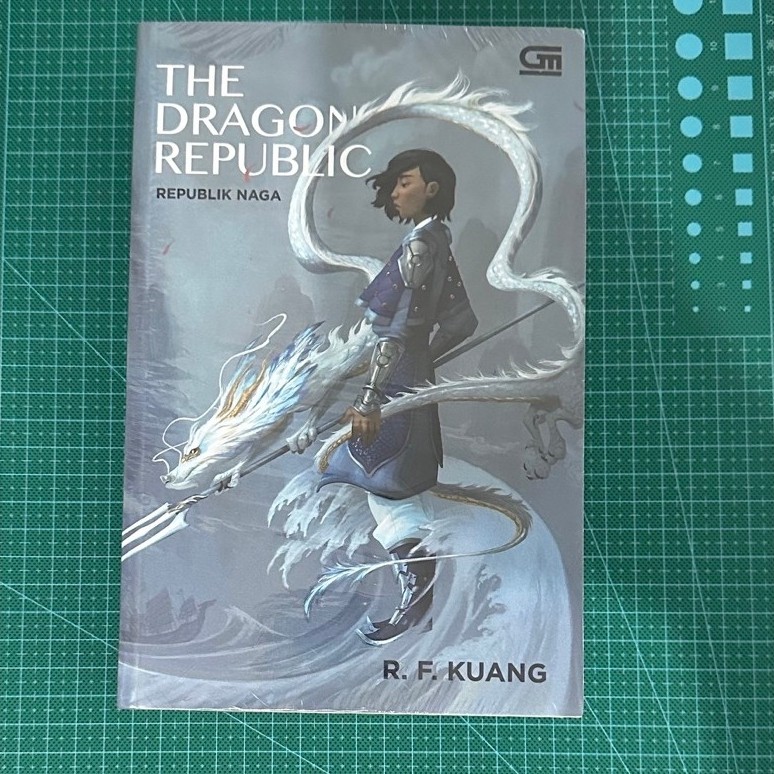 [PRELOVED] novel THE POPPY WAR LIKE NEW (baca deskripsi)