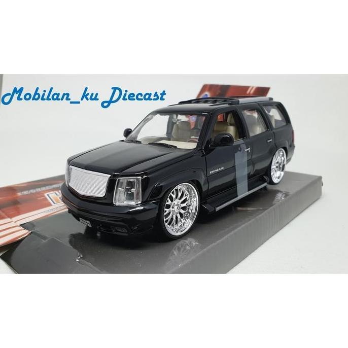 Diecast 2002 Cadillac Escalade Welly Hot Rider 1:24 Hitam