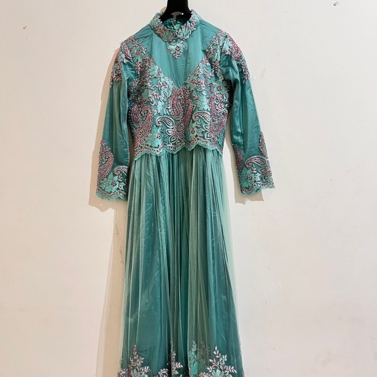 Preloved Gaun pesta tile