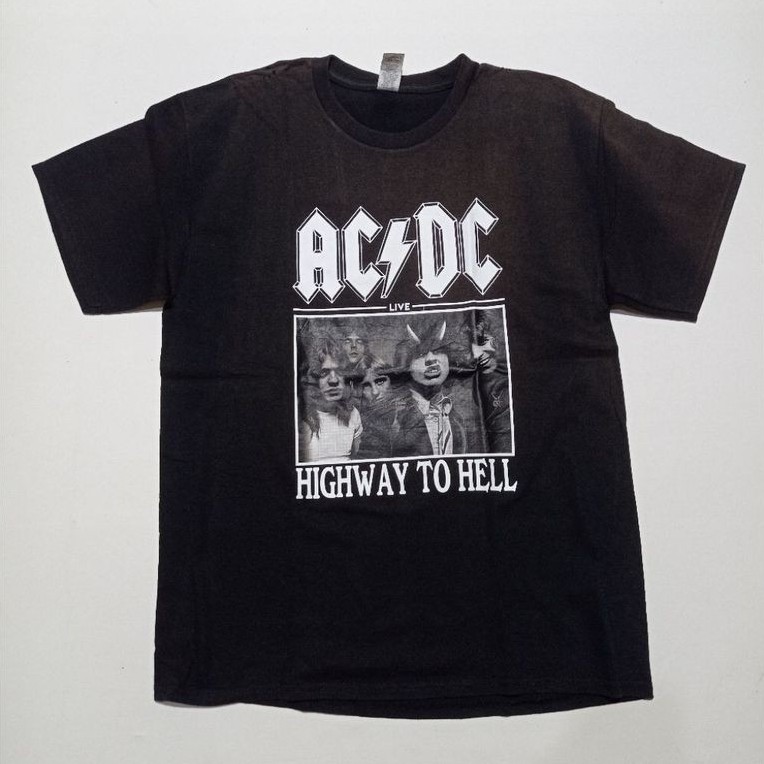 Kaos Band AC/DC Highway To Hell Official Merchandise Warna Hitam Size L Second Brand Gildan