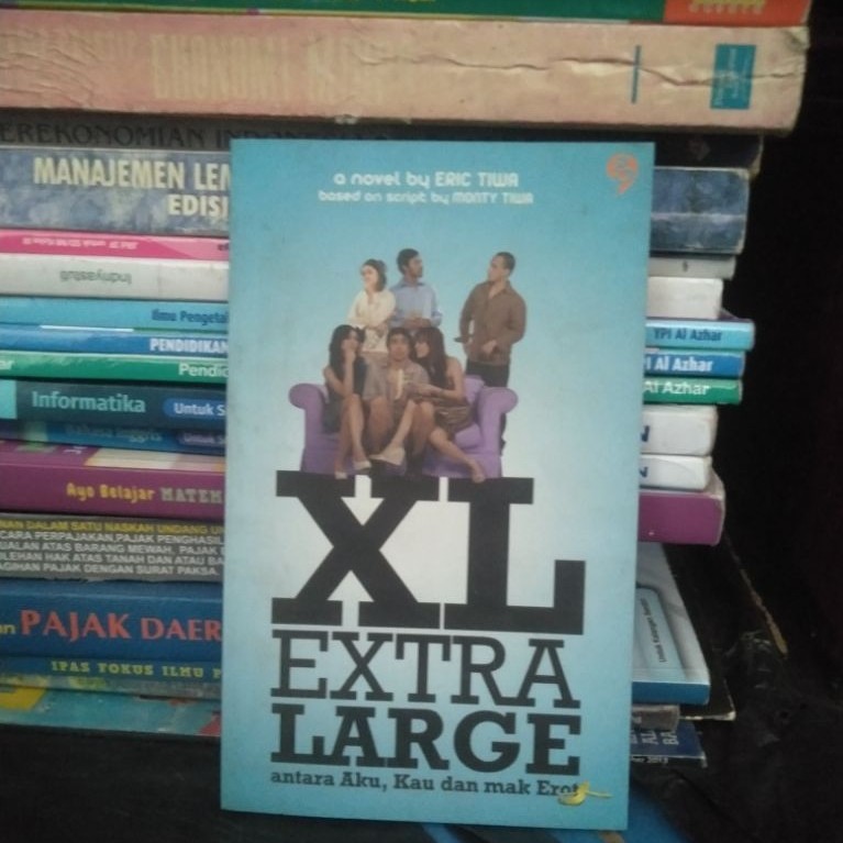 Buku XL Extra Large antara Aku, Kau dan mak Erot novel Eric Tiwa