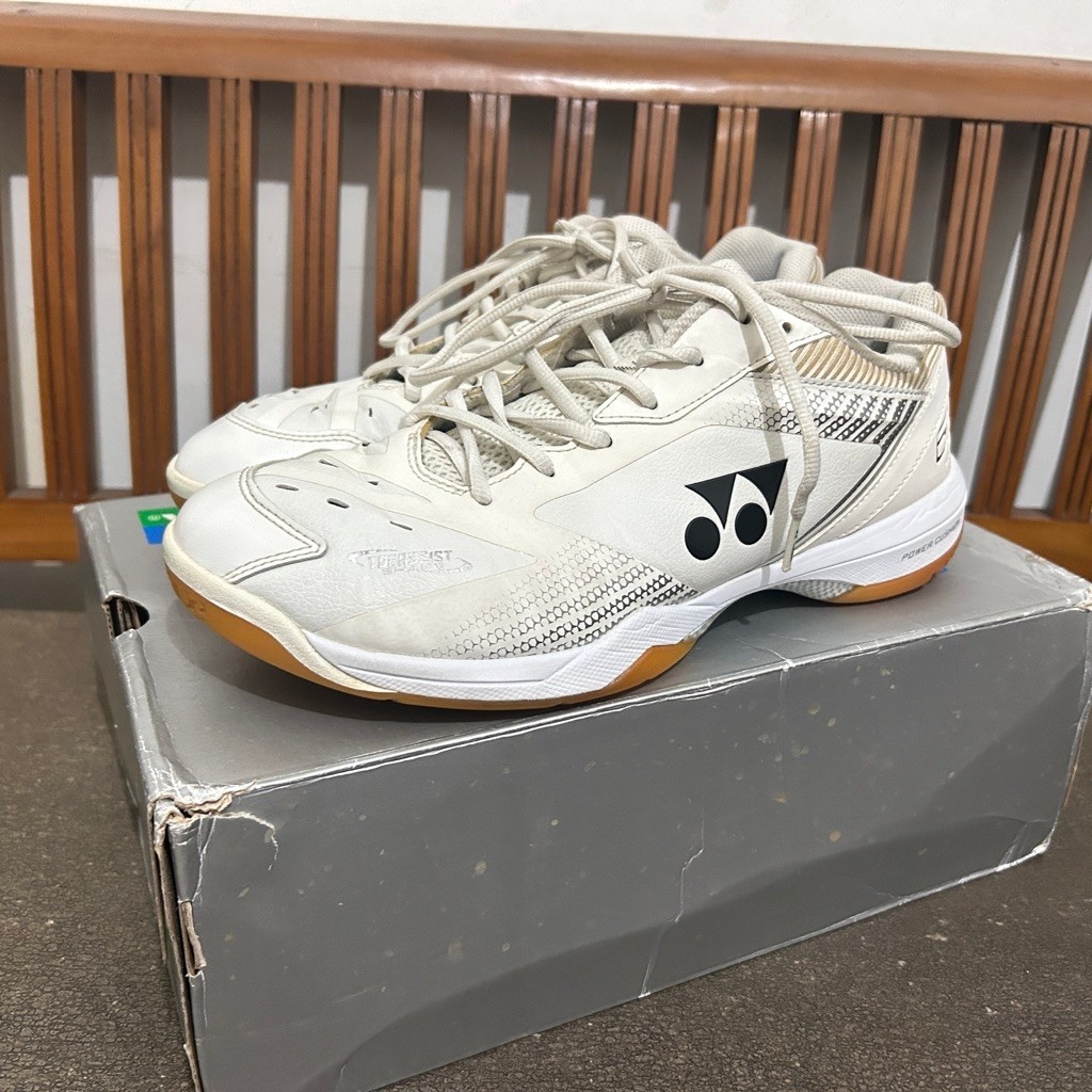 Sepatu Yonex shb 65 z3 (100% Original)second/seken
