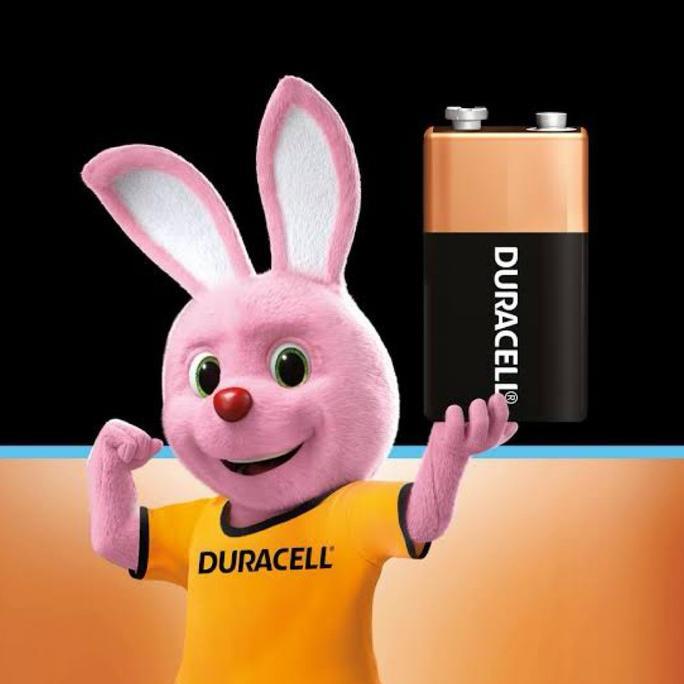 Bestseller- Baterai Alkaline Duracell 9V MN1604 Asli, memberikan daya tahan lama untuk detektor asap