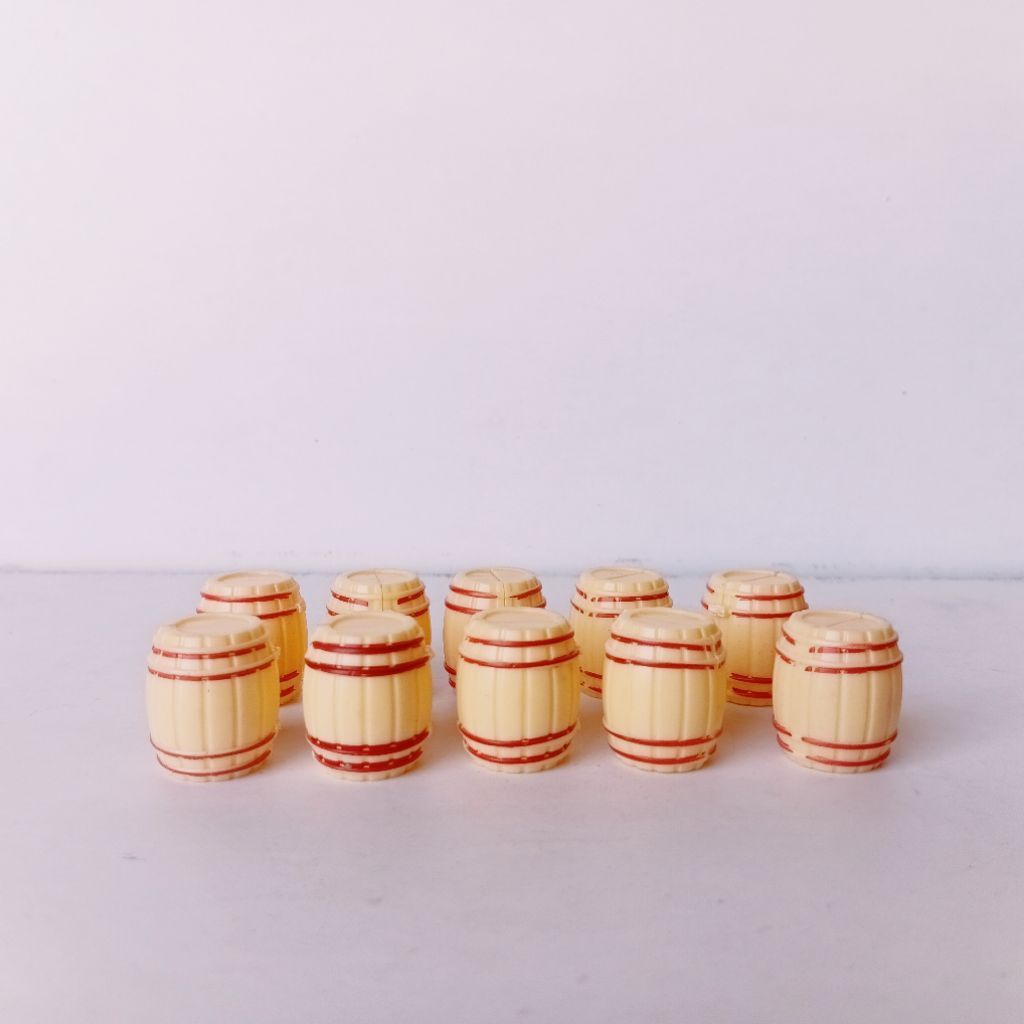 Diorama Miniatur Pajangan Drum Minuman Kayu 1:32