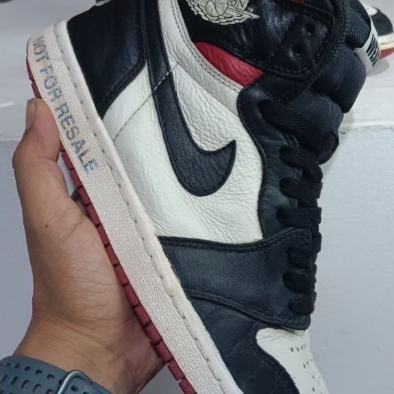 sepatu basket aj1