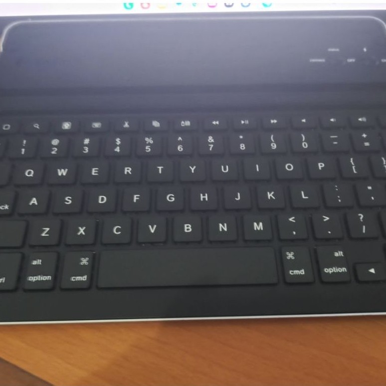 Logitech Bluetooth Keyboard by Zagg ( Bekas )