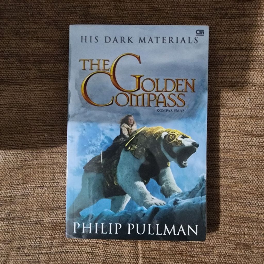 THE GOLDEN COMPASS - PHILIP PULLMAN - Indonesian Book