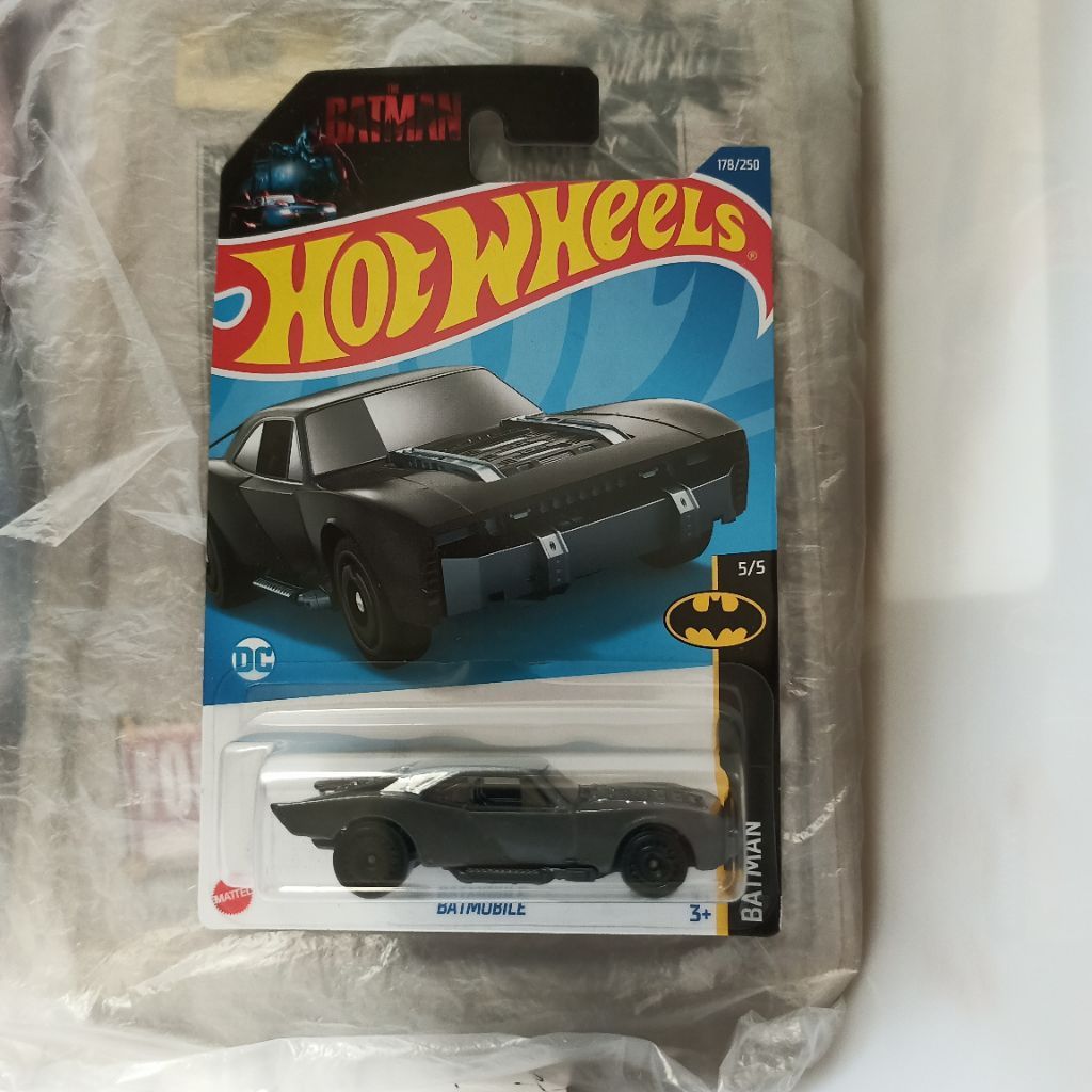 HOTWHEELS BATMOBILE BATMAN