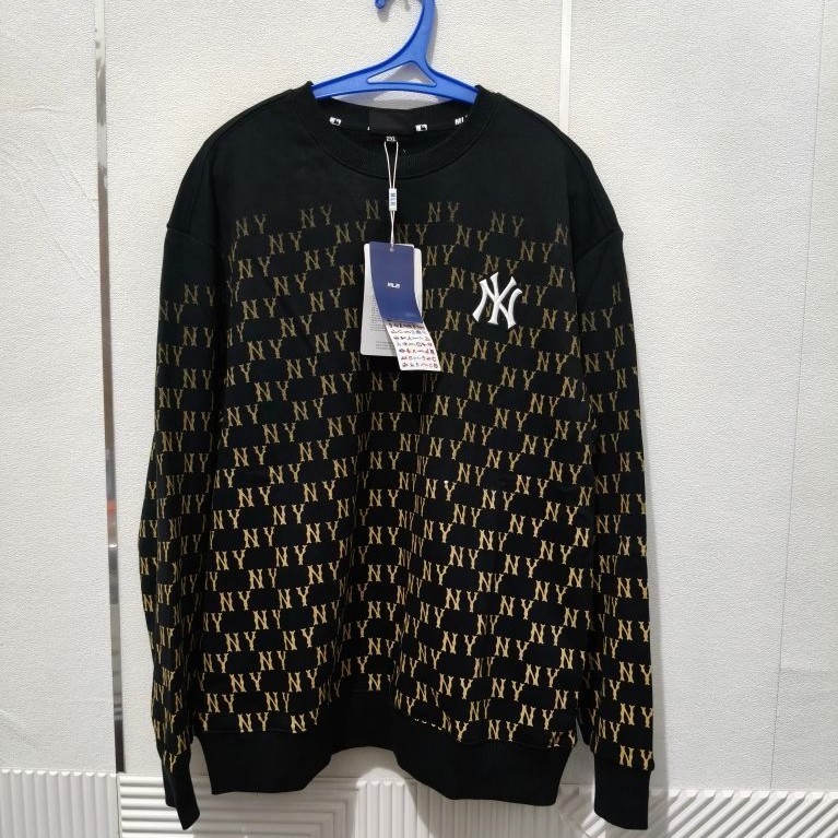 Sweater MLB monogram hitam emas