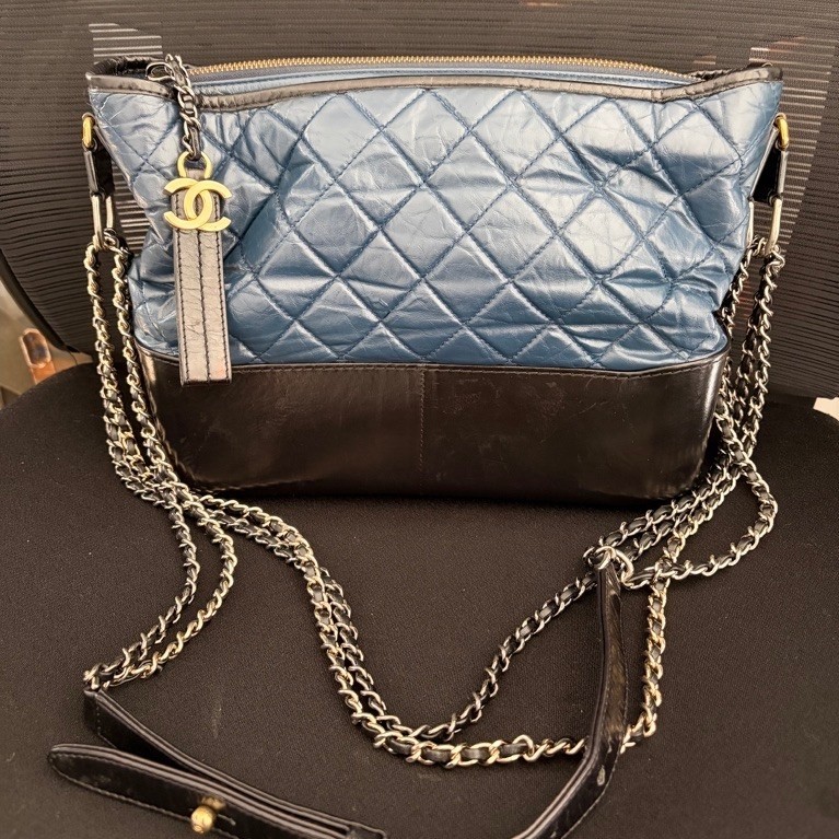 Preloved Chanel Gabrielle Medium Navy Black Hitam