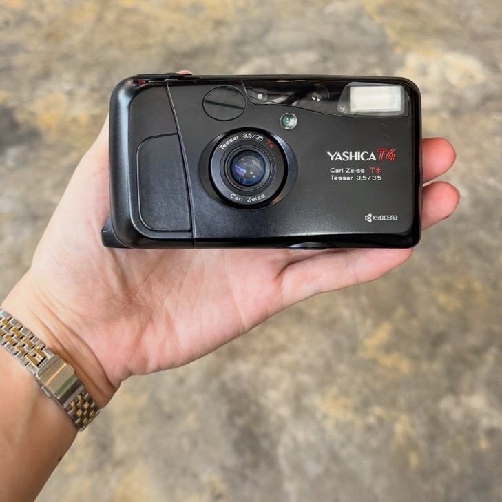 Kamera Analog Yashica T4 Carl Zeiss Tessar 3.5/35