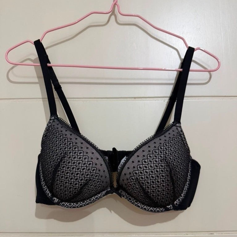 PRELOVED —— BRA BLACK