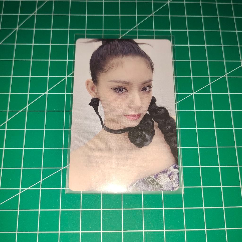PHOTOCARD YIREN EVERGLOW OFFICIAL