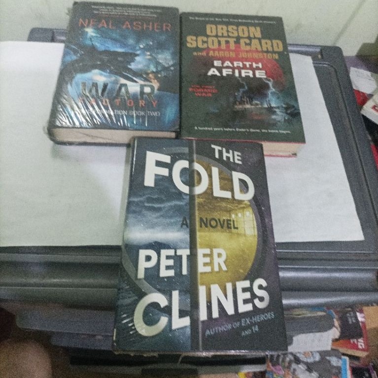 Novel import hardcover Fold (Peter Clines),  Earth Afire (Orson Scott Card),  War Factory ( Neal Ash