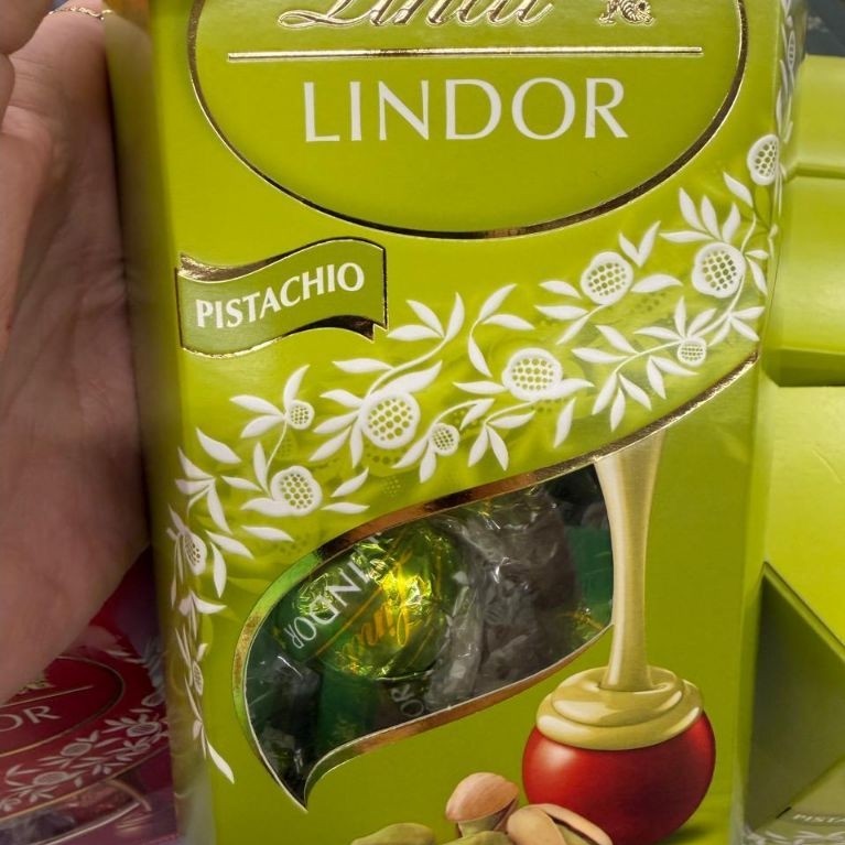 LINDT LINDOR CORNER PISTACHIO. COKLAT PISTACHIO. LINDT LINDOR CORNET MILK. LINDOR PISTACHIO. LINDOR 