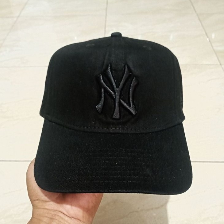 Topi New Era NY logo  black on black build up caps Original