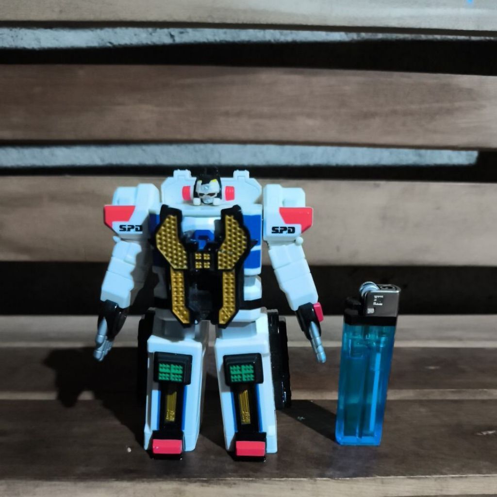 Dekabase figur power rangers spd popy 2004