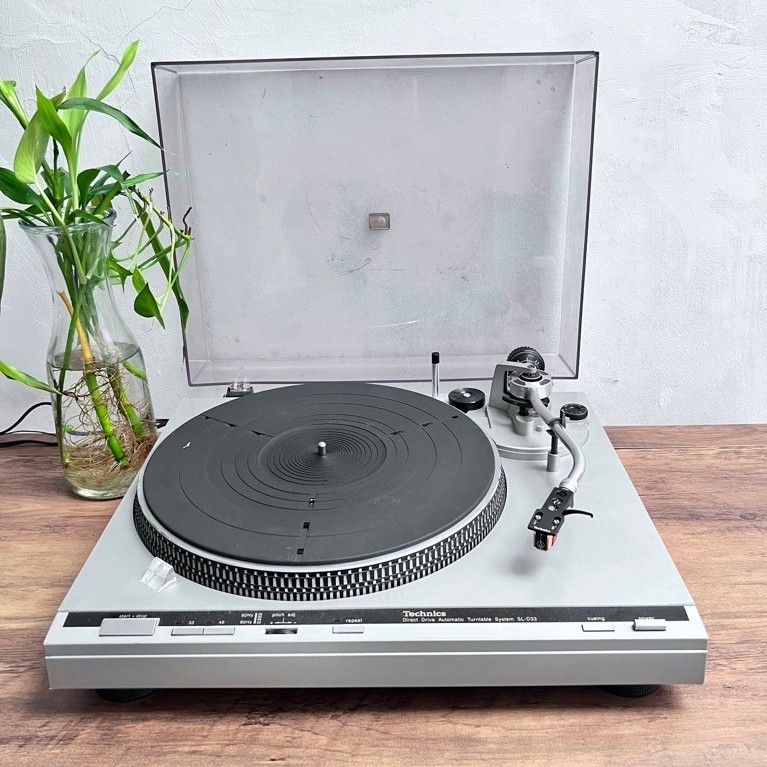 Vintage Technics Direct Drive Automatic Turntable SL-D33