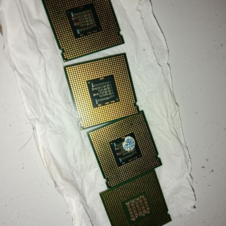 Intel Pentium E5700 3.00Ghz 1 Unit, Intel Pentium E5500 2.80Ghz 2 Unit, Intel Pentium D820 2.8Ghz 1 