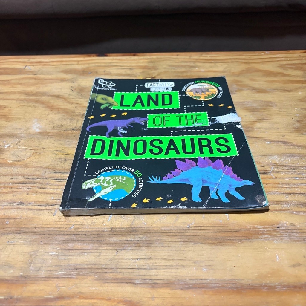 Buku Factivity Land of the Dinosaurs