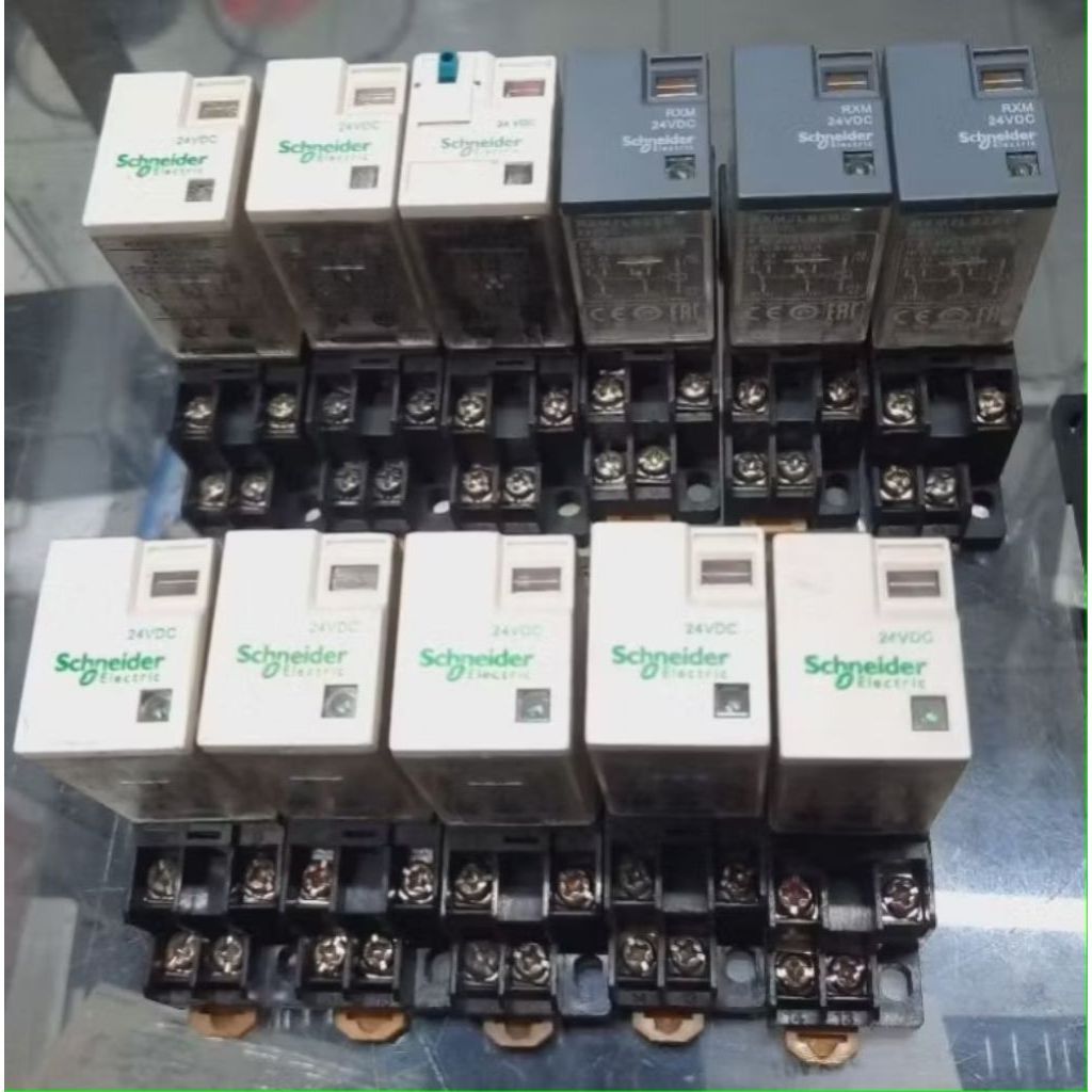 relay Schneider 12vDc