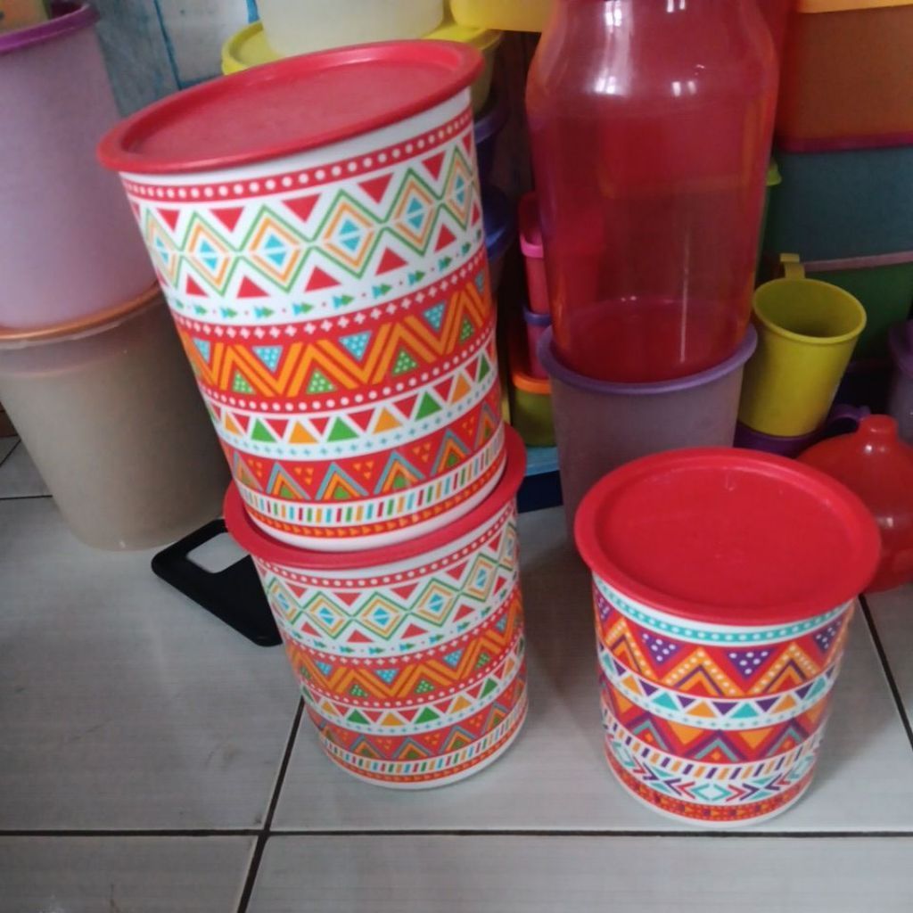 zig zag canister tupperware