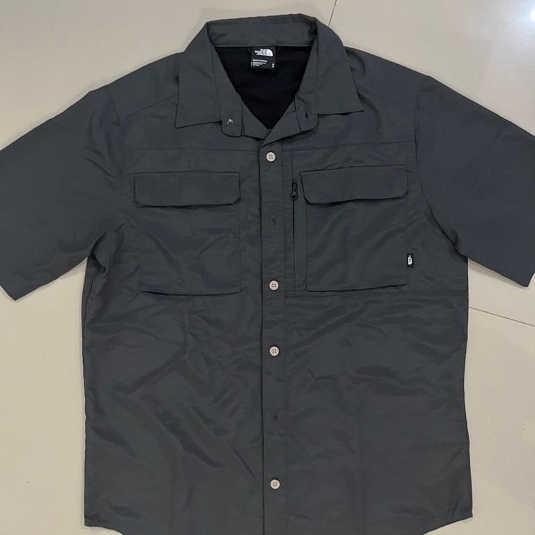 Kemeja outdoor the north face & mountain hard ware kondisi baru size M