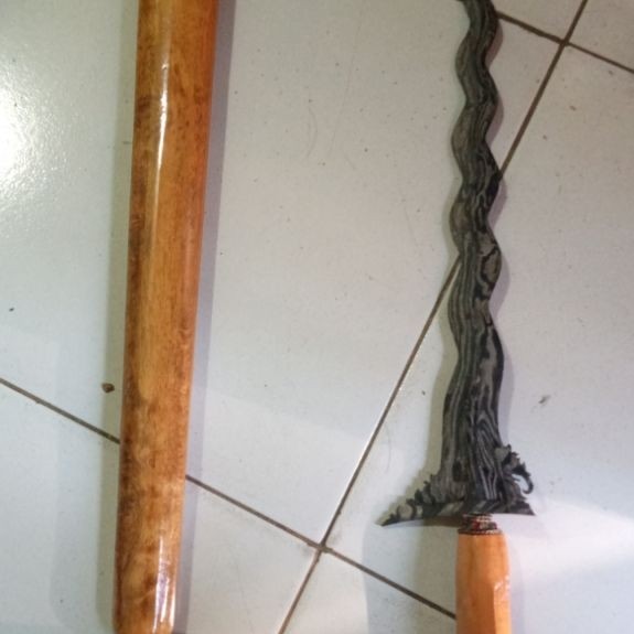 KERIS SENGKELAT PAMOR JUNJUNG DERAJAT
