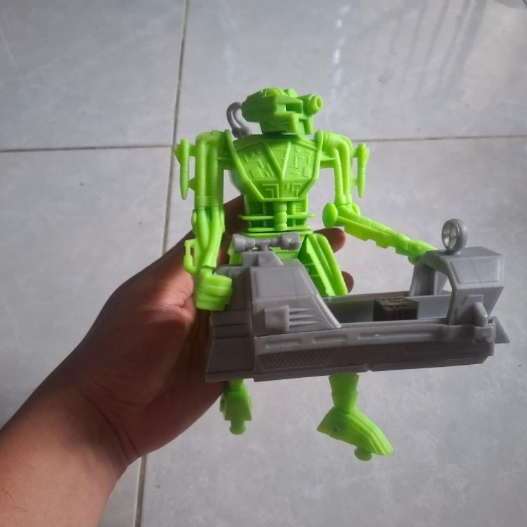 Hot Wheels R1677 Trick Tracks Robot Android Cyborg Attack Set with Launcher