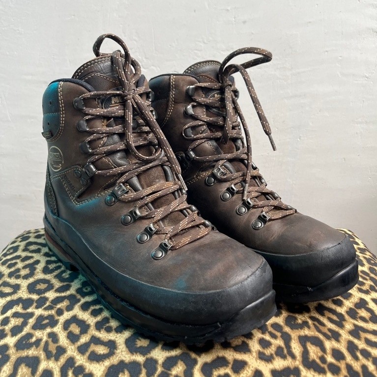 SEPATU OUTDOOR MEINDL SIZE 41 MINUS