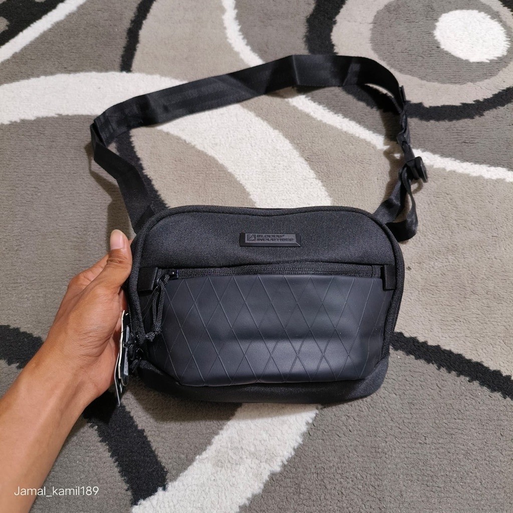 TAS SELEMPANG WAISTBAG BLOODS VAROLEY BLACK ORIGINAL.