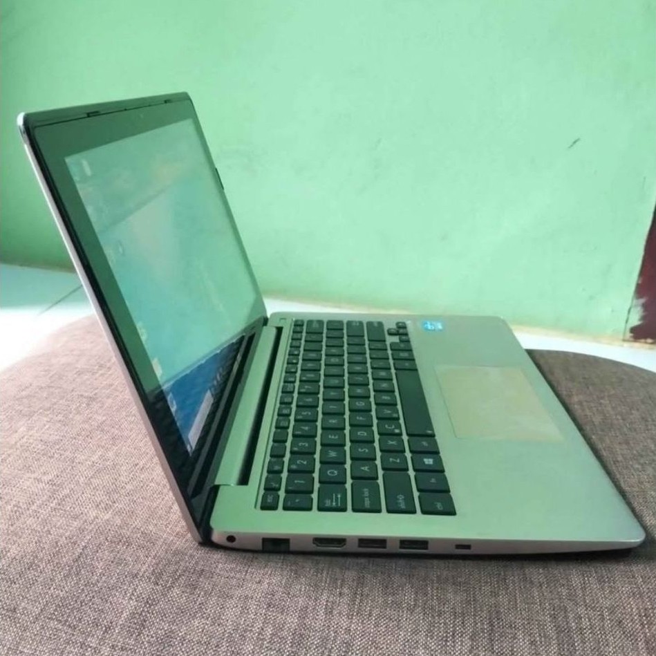 ASUS X202E Prosesor Intel Core i3-3217U