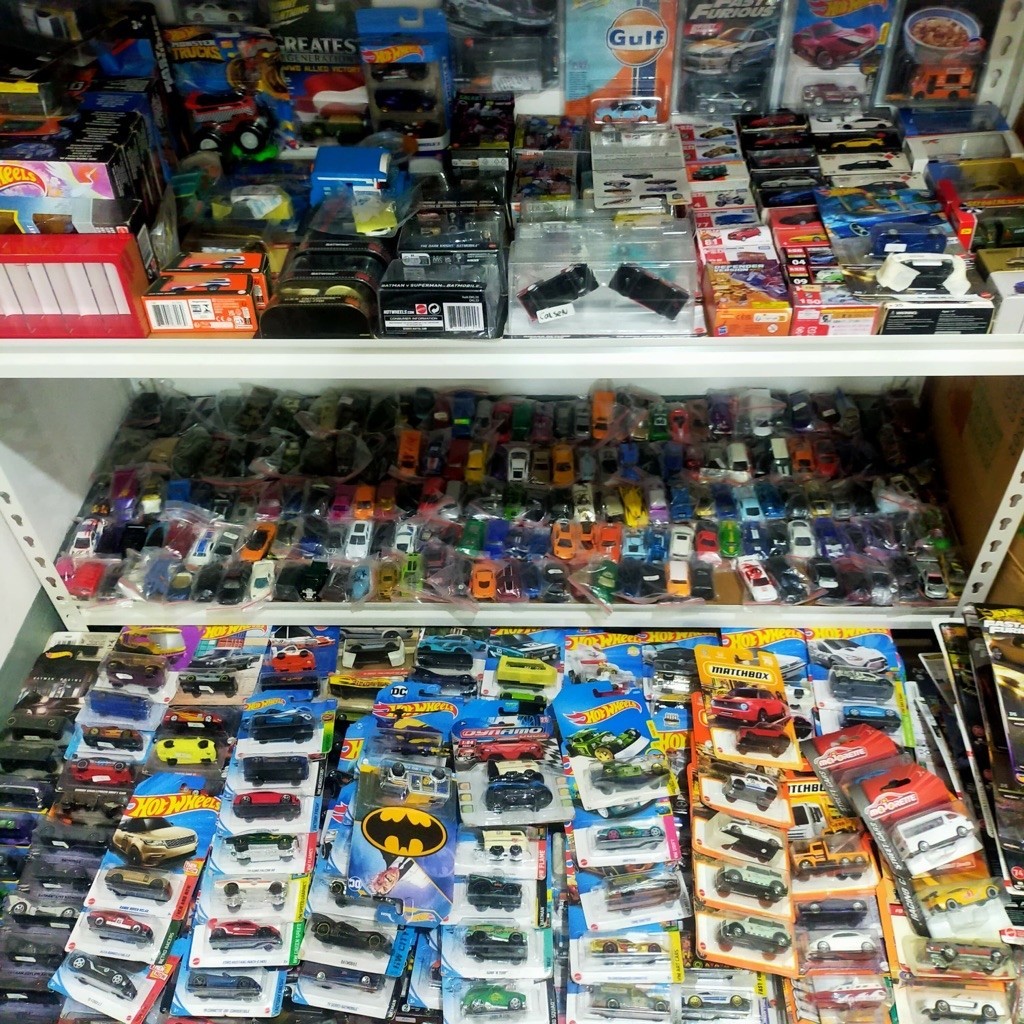 NEW - Jual Mainan Diecast ( RANDOM ) Hot Wheels Original Model Real car & Fantasi Model Mainan Dieca