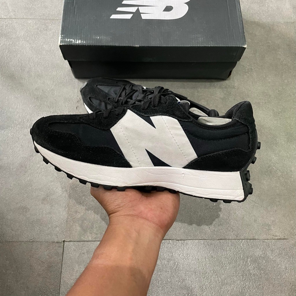 NB327 Black White #W279