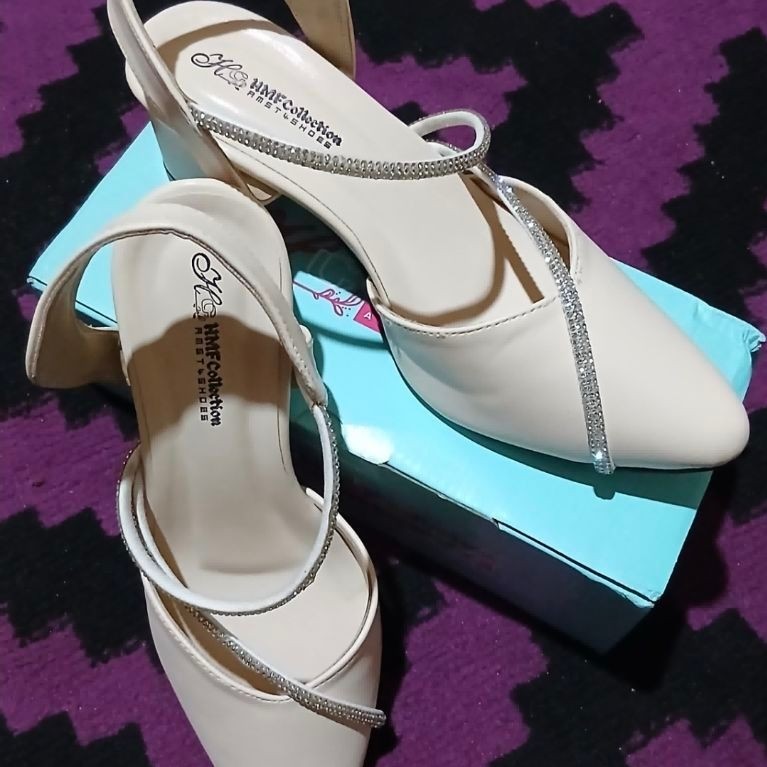 SEPATU HEELS CREAM WISUDA 5CM