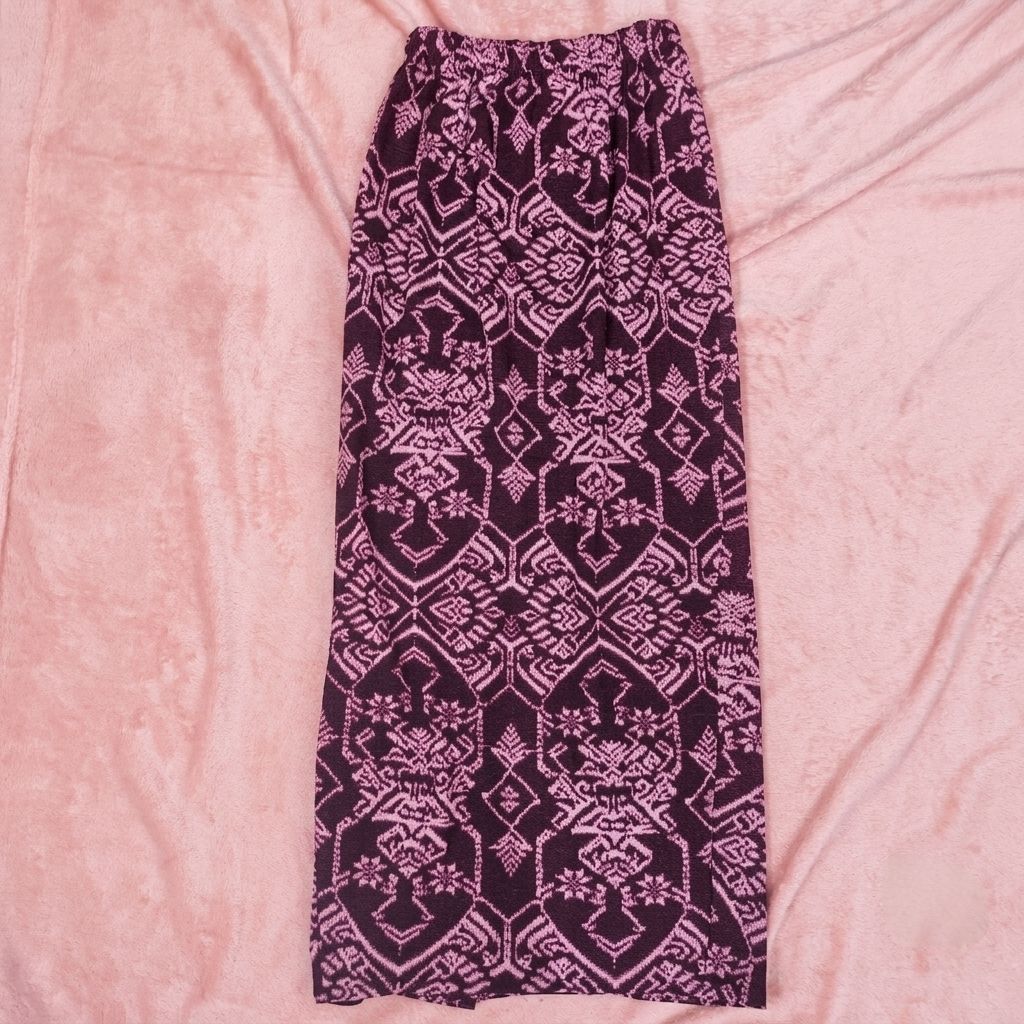(PRELOVED) Rok Songket Bali Span Siap Pakai Belah Belakang Warna ungu Bahan Katun