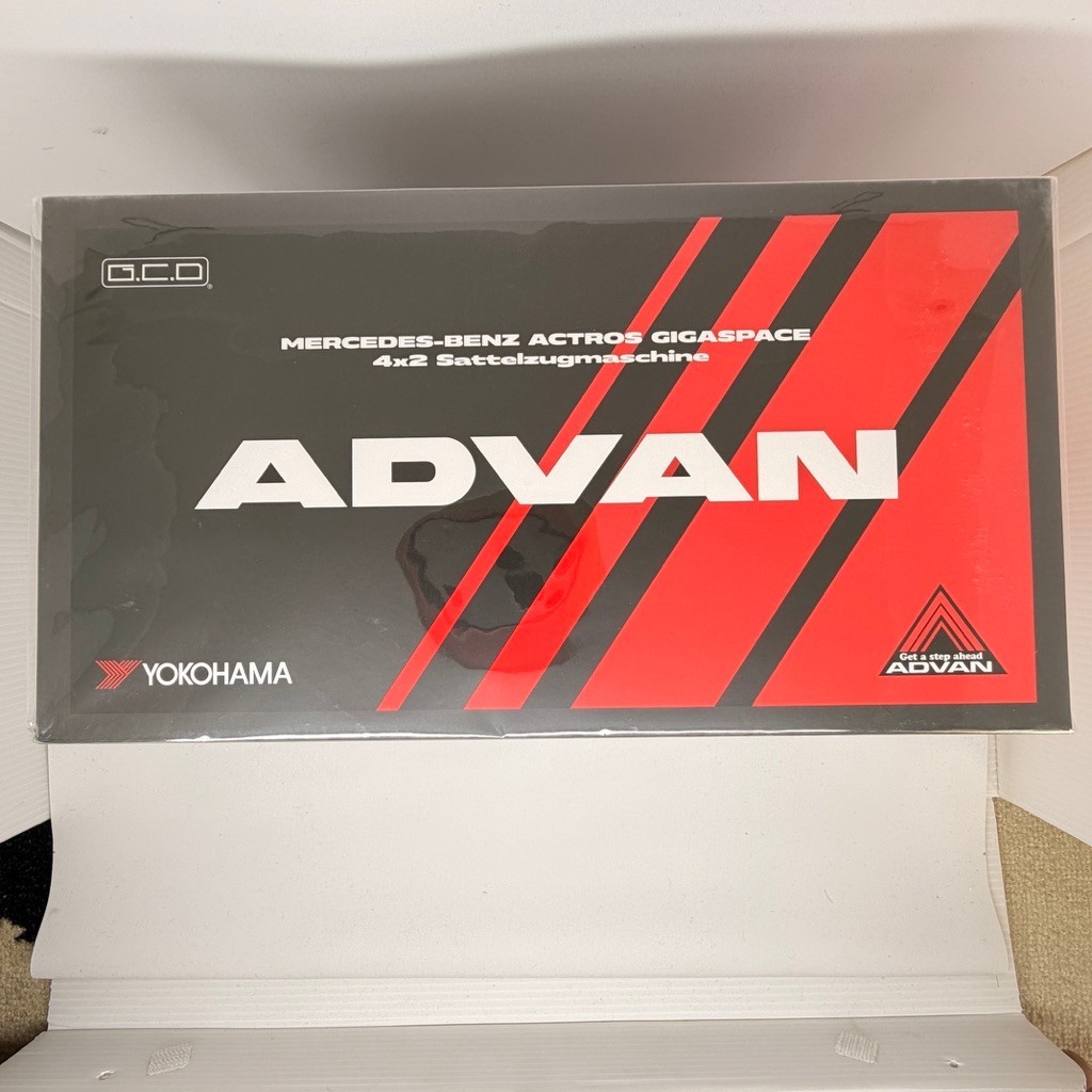 GCD Truck 1/64 Mercedes-Benz Actros Advan